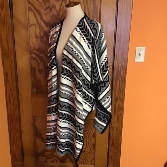 Southwest vibes oversized poncho sweater - Picture 6 of 10